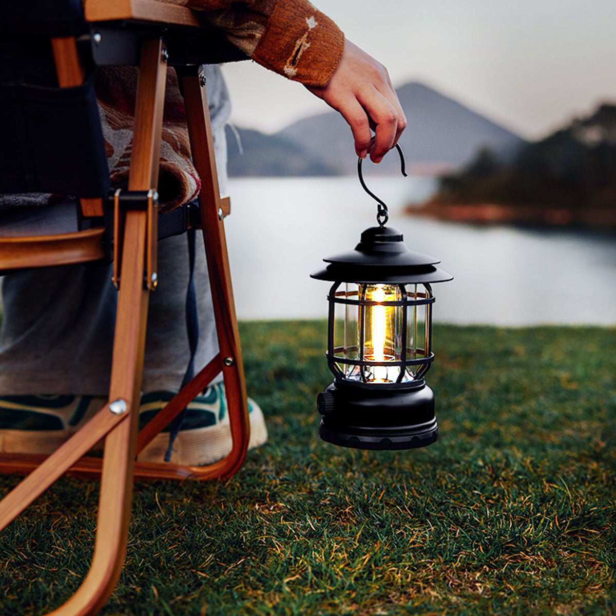 Outdoor Retro Revolving Camping Lantern